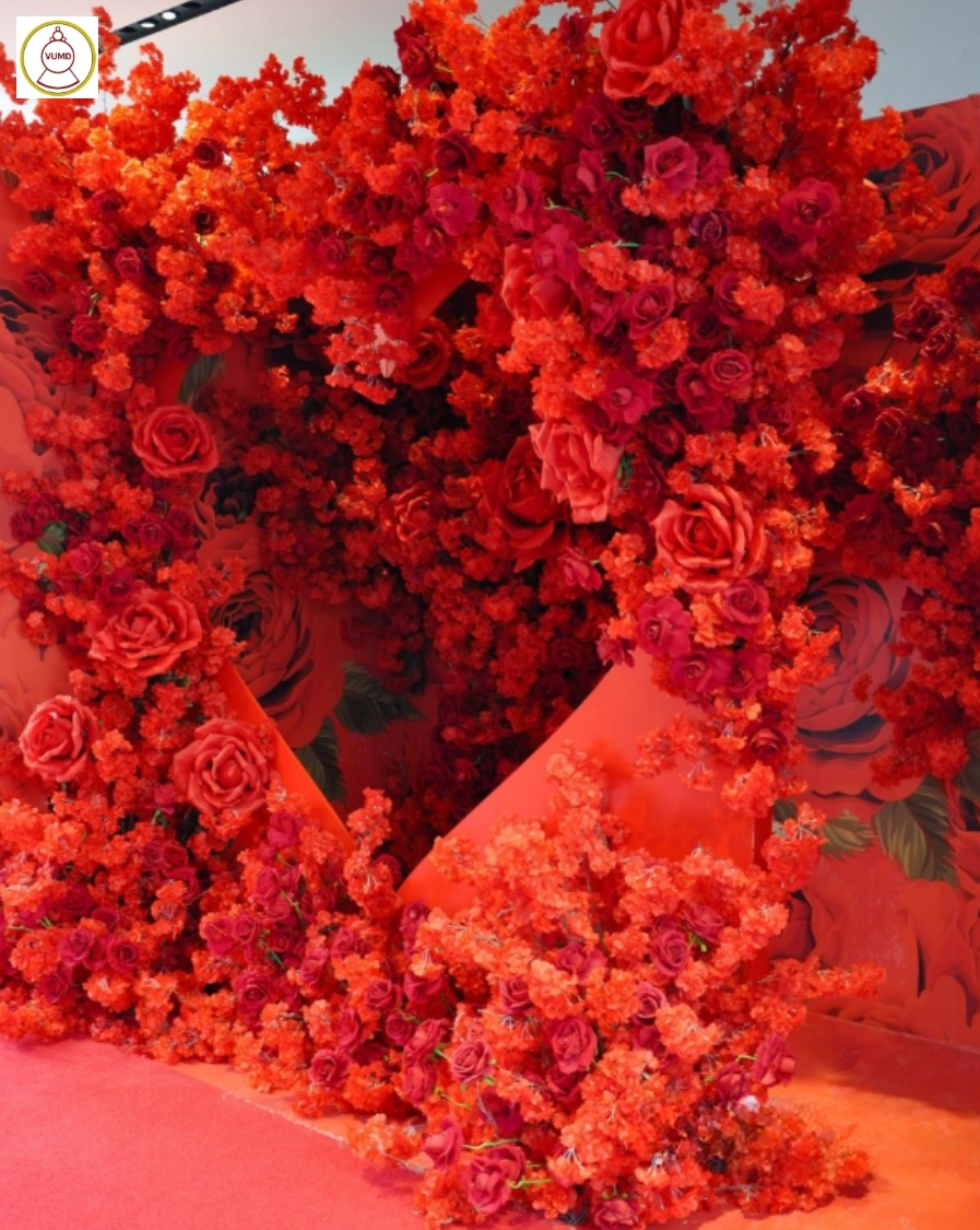 Mẫu hoa trang trí studio chụp ảnh cưới đỏ lãng mạn
