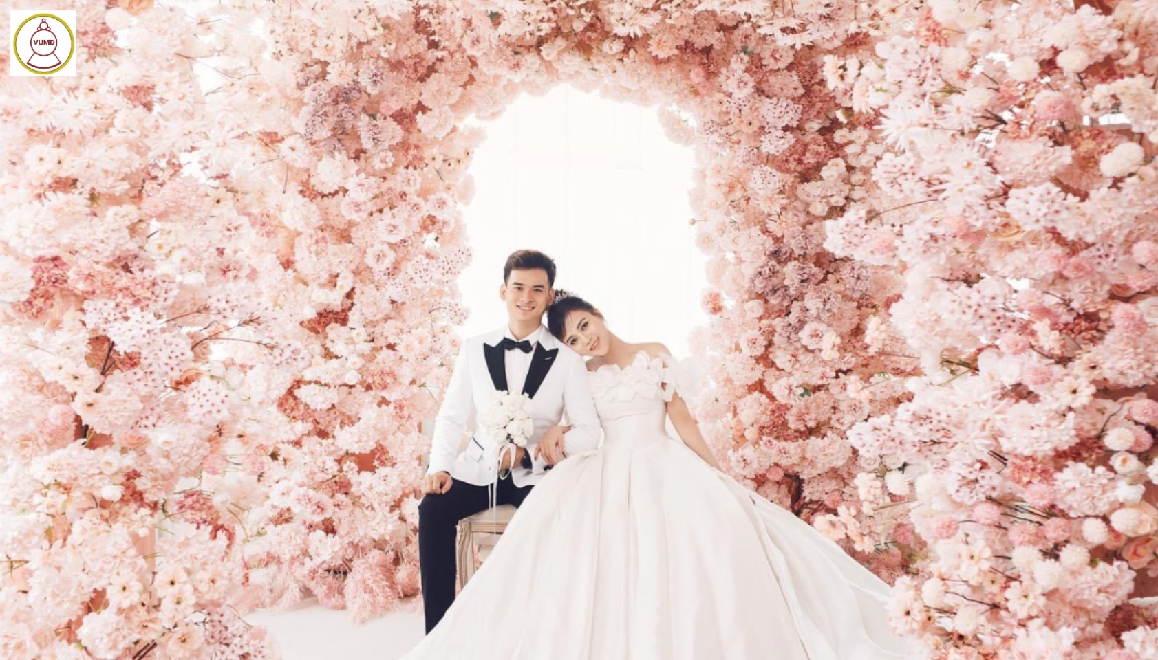 Mẫu hoa hồng trang trí studio ảnh cưới tuyệt đẹp