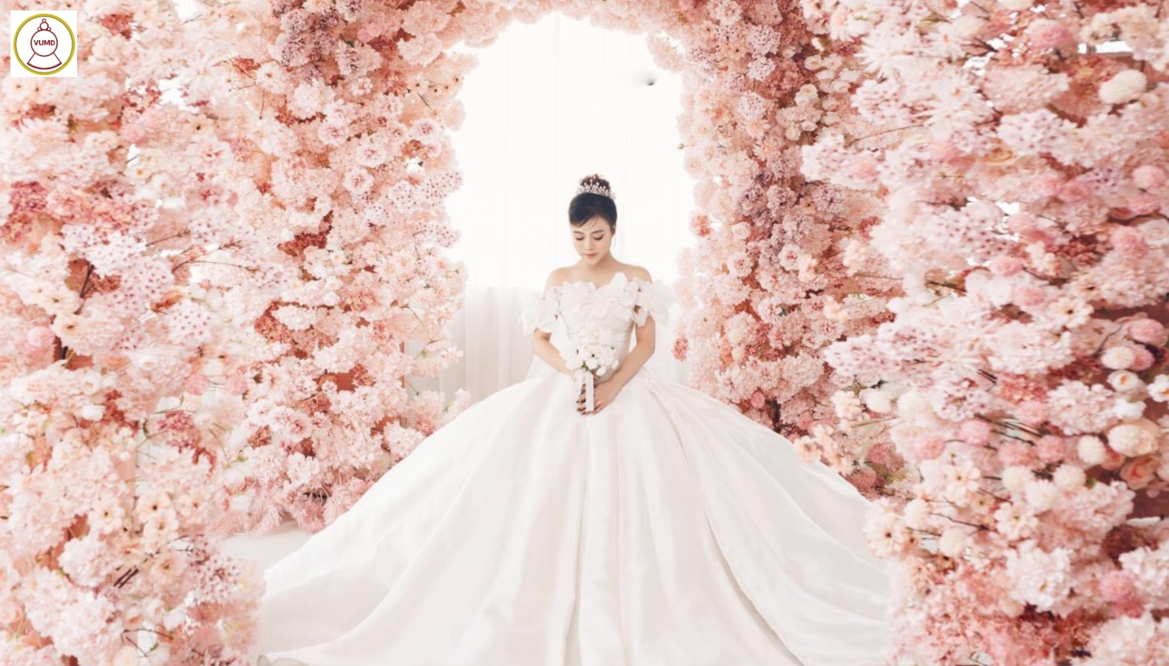 Mẫu hoa hồng trang trí studio ảnh cưới tuyệt đẹp