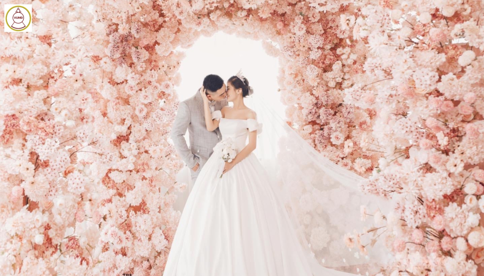 Mẫu hoa hồng trang trí studio ảnh cưới tuyệt đẹp