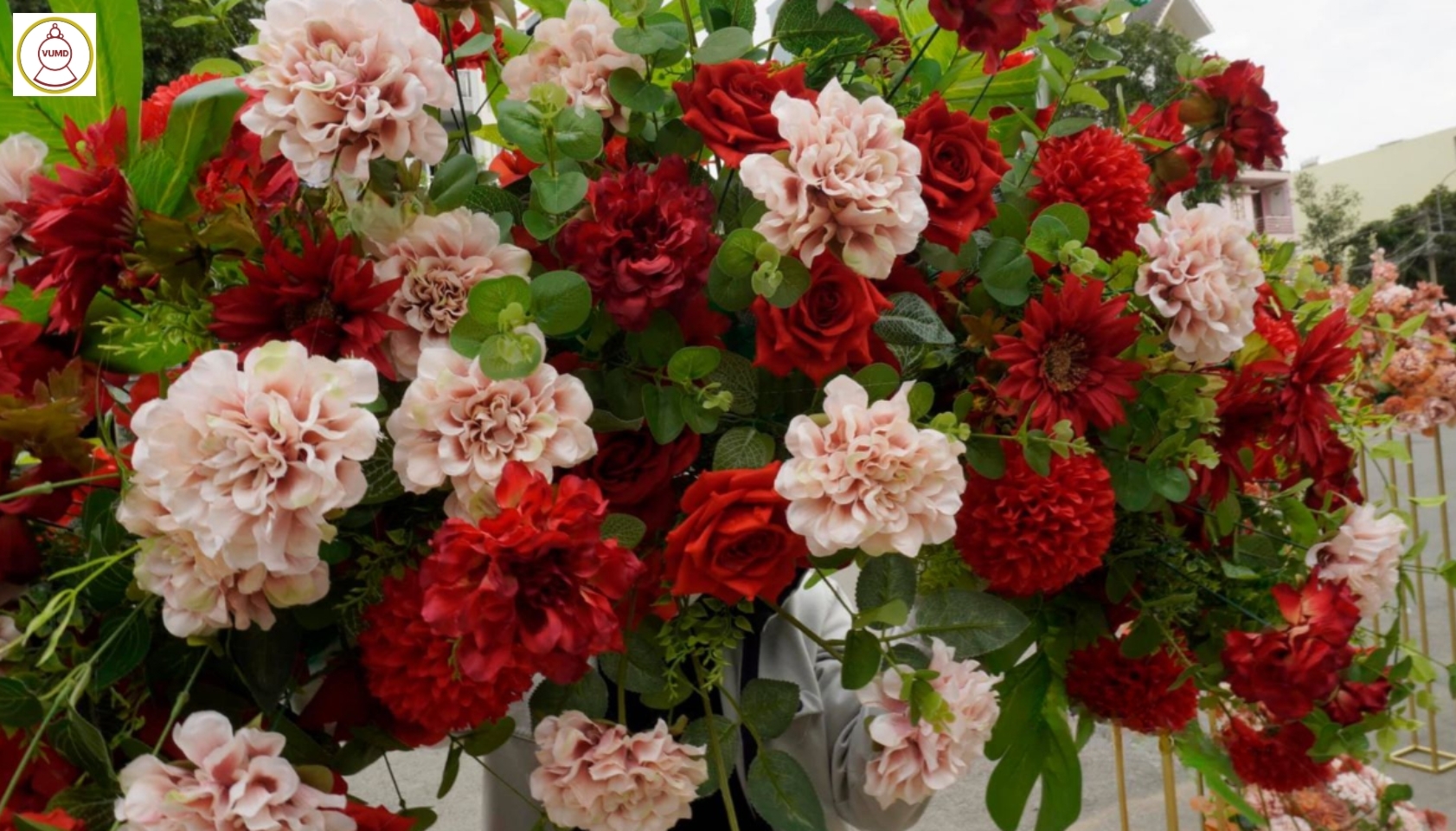 Line hoa gắn tường dành cho đám cưới