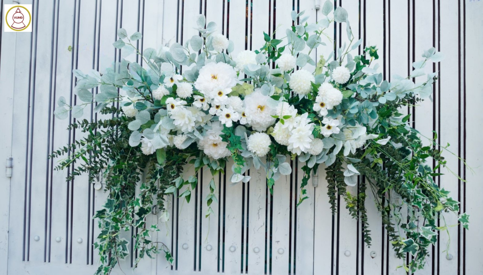 Line hoa gắn tường đám cưới hot 2024