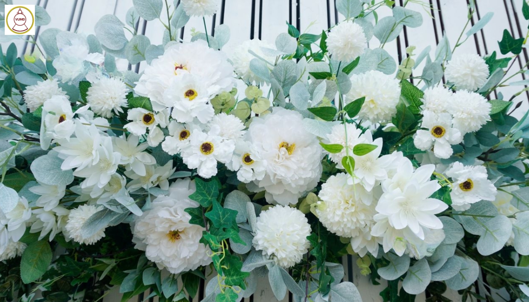 Line hoa gắn tường đám cưới hot 2024