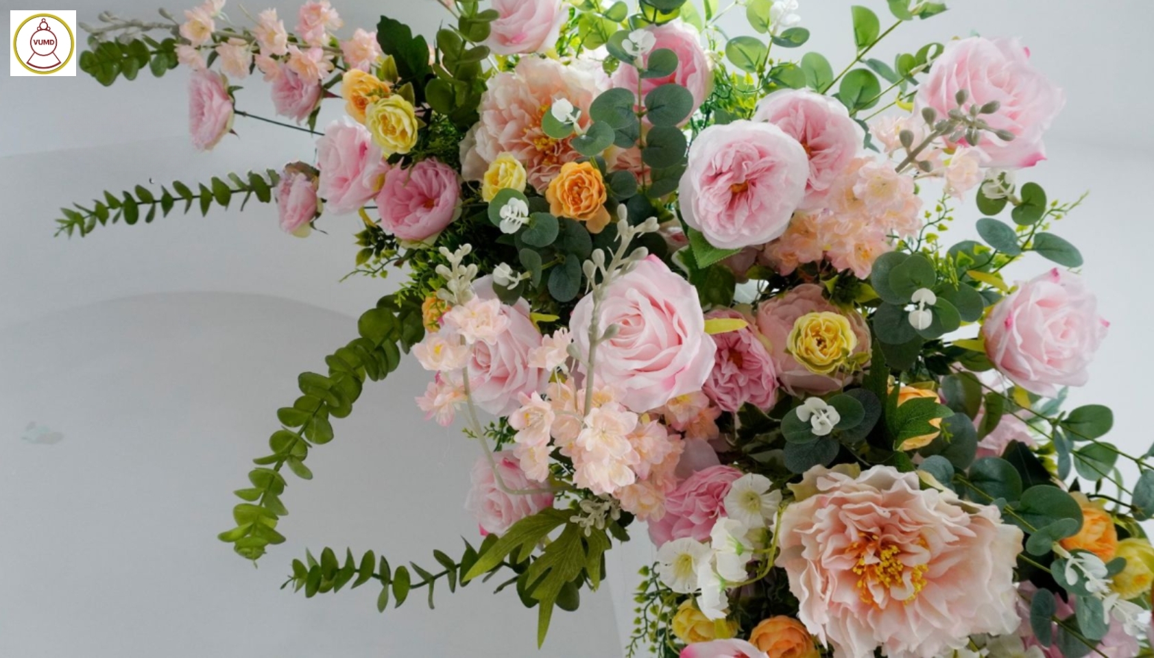 Line hoa treo trường làm đẹp nhà