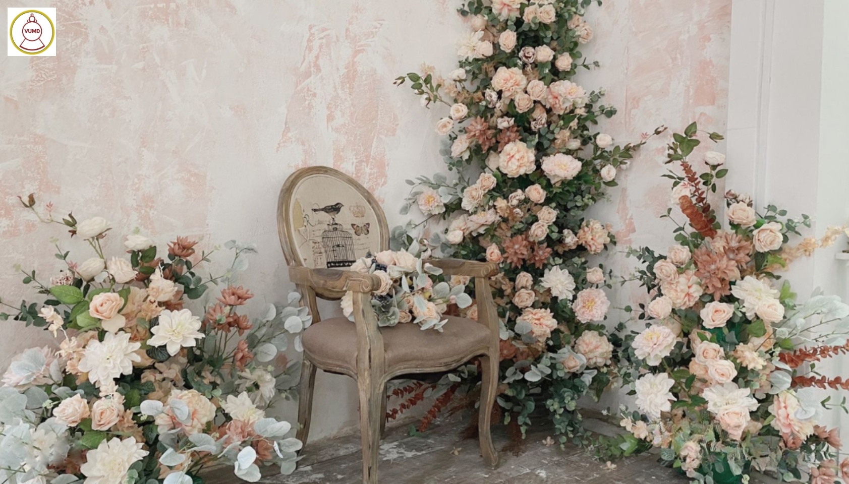 Mẫu hoa trang trí studio chụp ảnh cưới hot