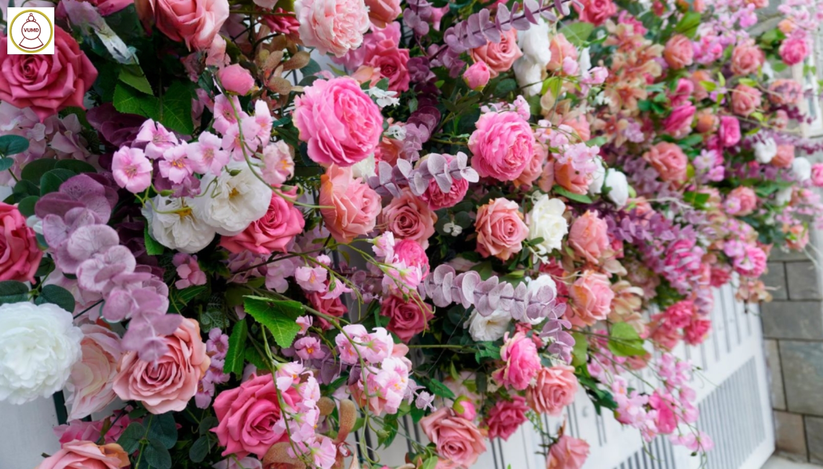 Line hoa gắn tường style hồng