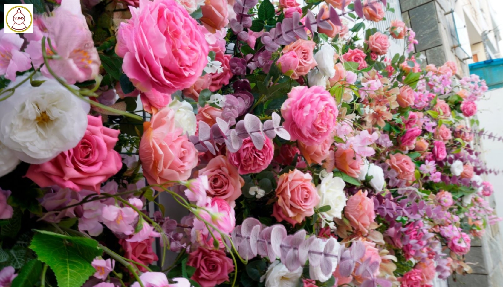 Line hoa gắn tường style hồng