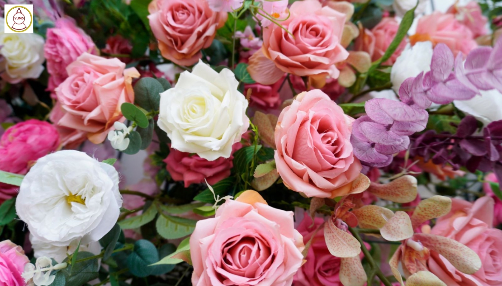 Line hoa gắn tường style hồng