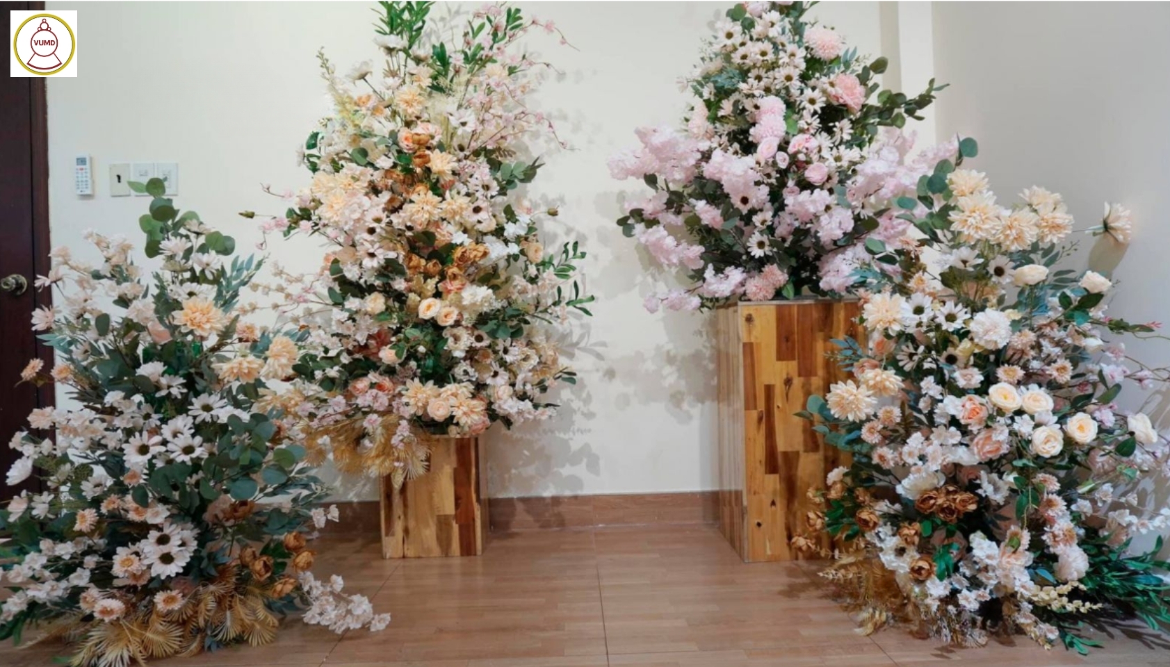 Mẫu hoa trang trí tiệc cưới đẹp