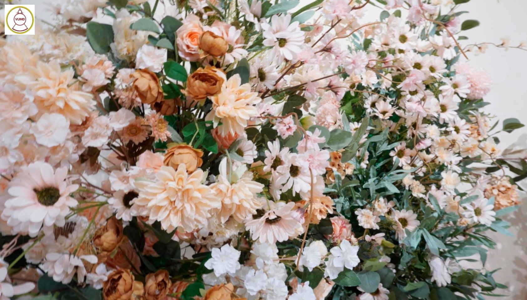 Mẫu hoa trang trí tiệc cưới đẹp