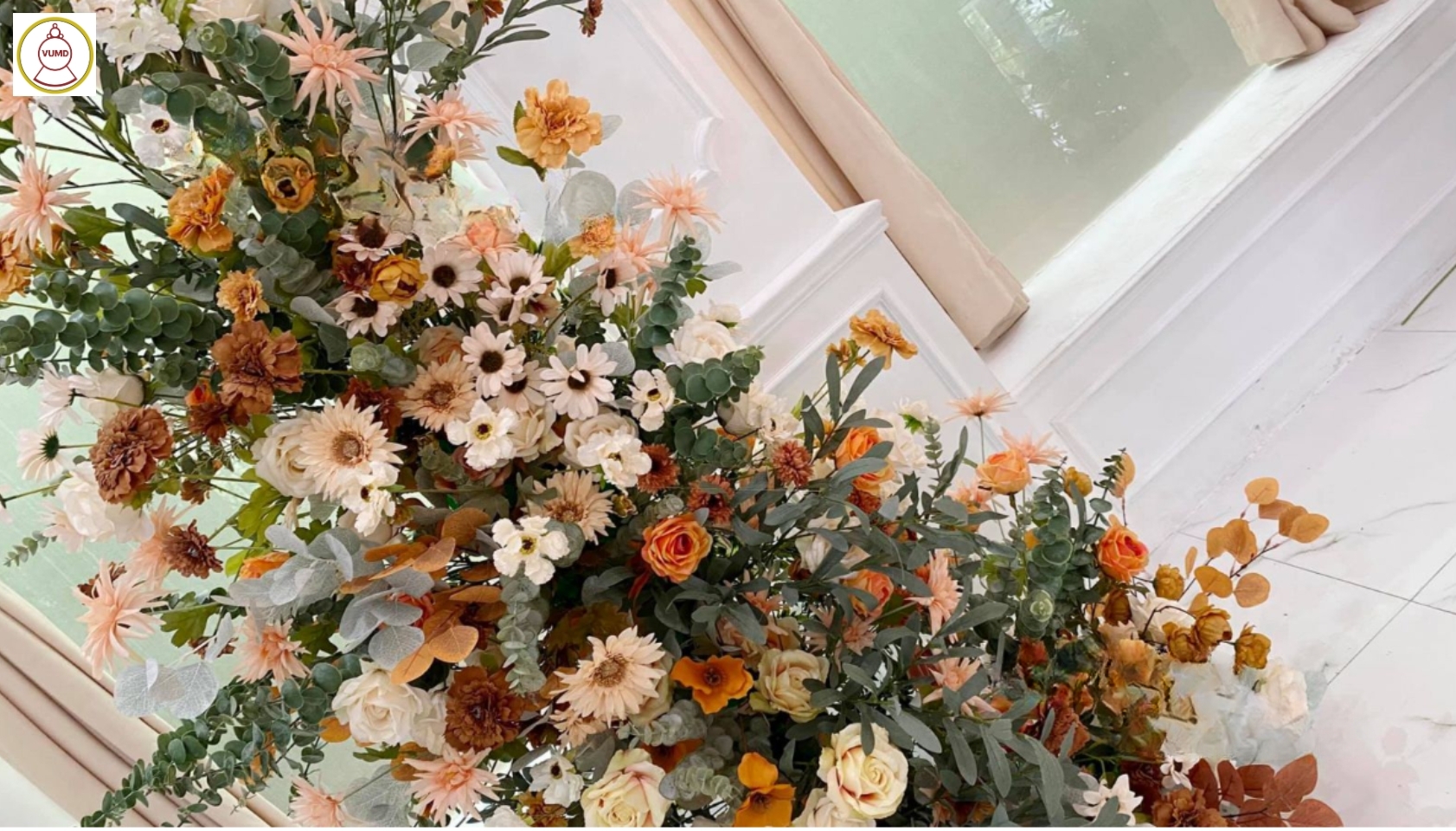 Mẫu hoa trang trí tiệc cưới xu hướng