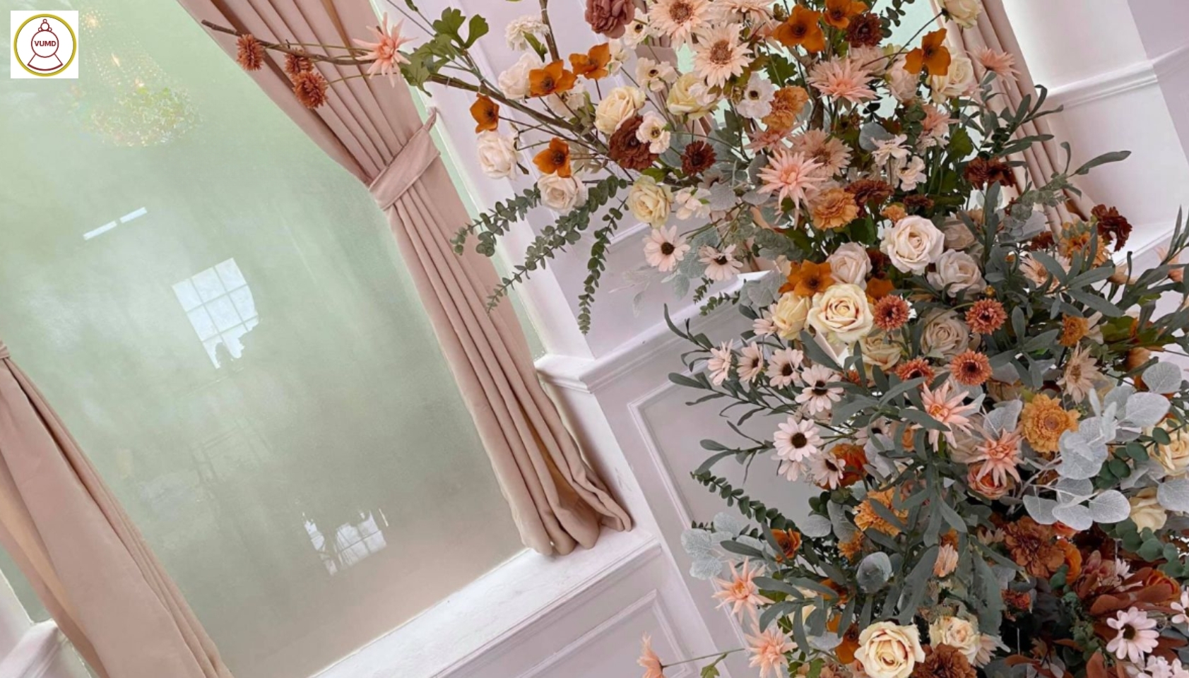 Mẫu hoa trang trí tiệc cưới xu hướng