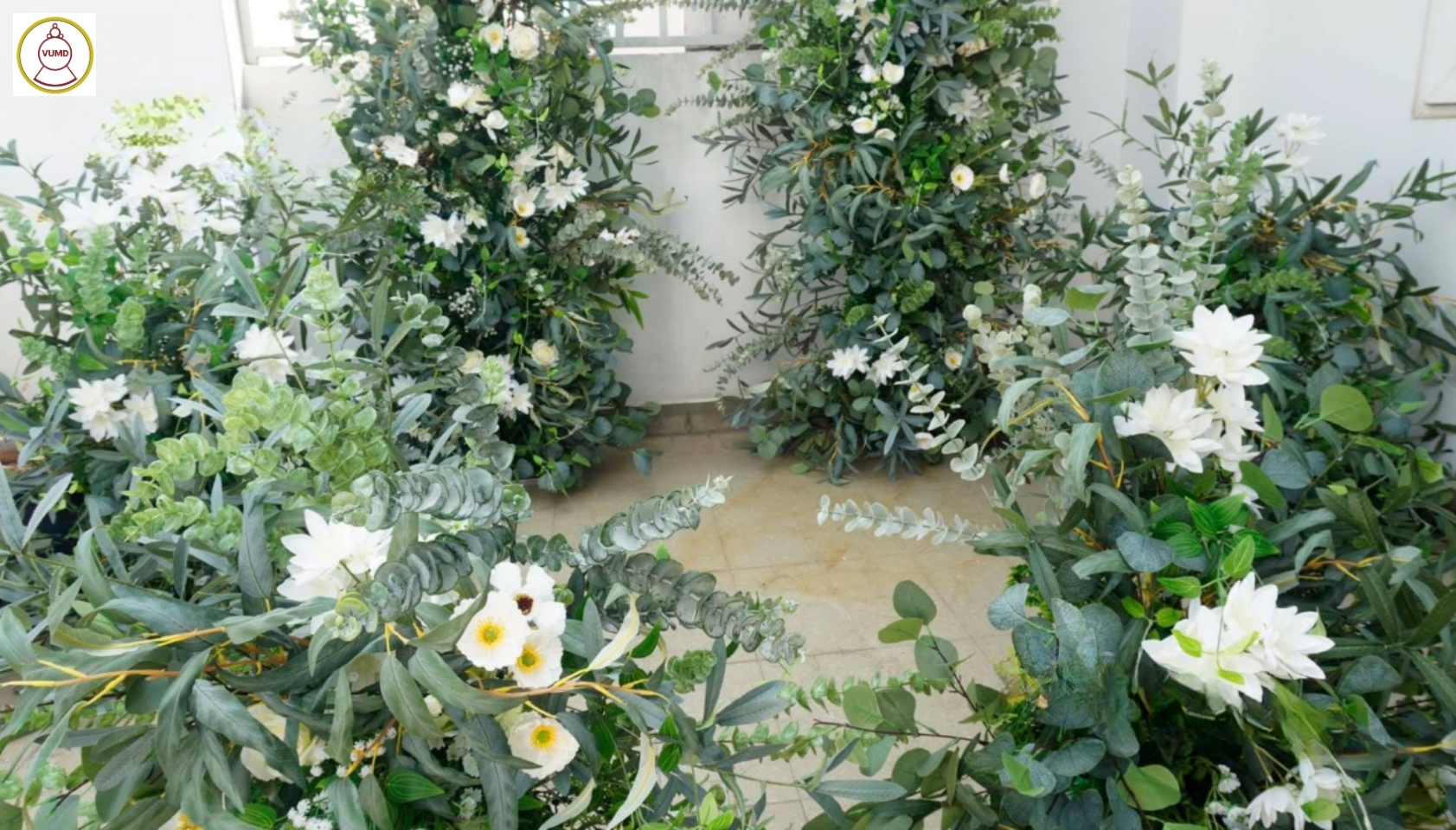 Mẫu hoa trang trí tiệc cưới hot 2024