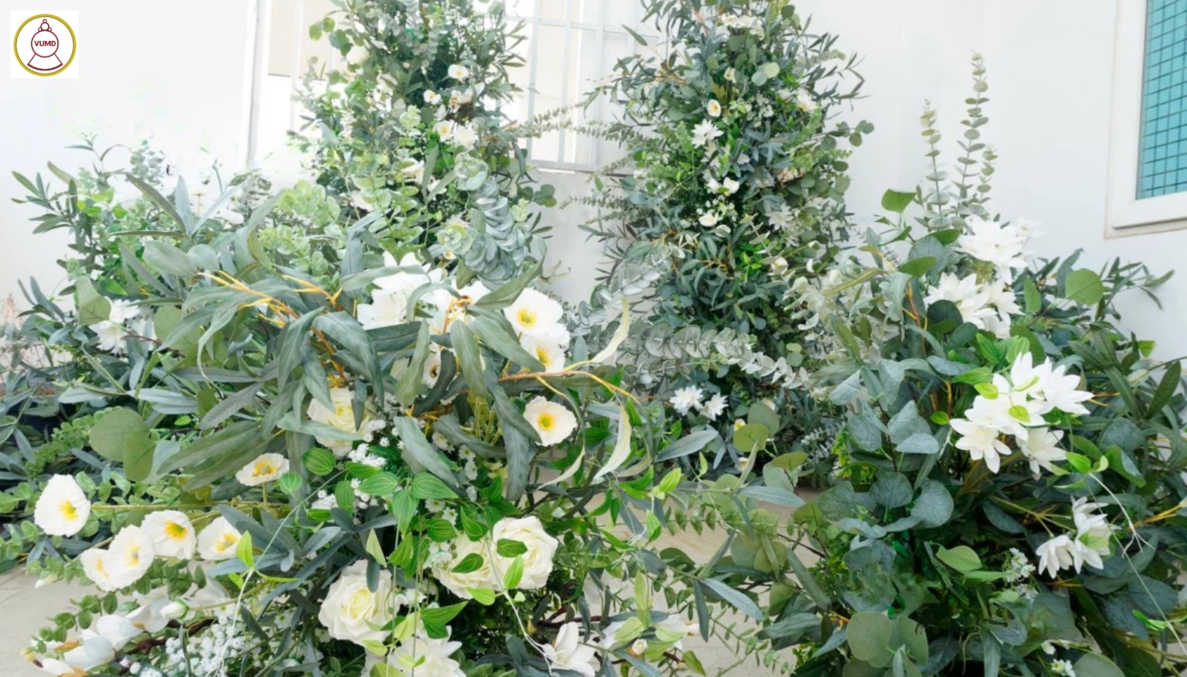 Mẫu hoa trang trí tiệc cưới hot 2024