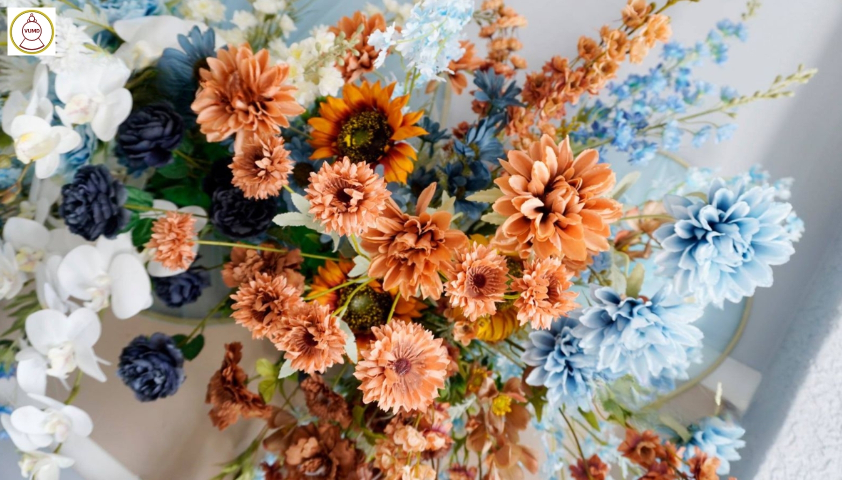 Chùm hoa 2 màu trang trí không gian đẹp