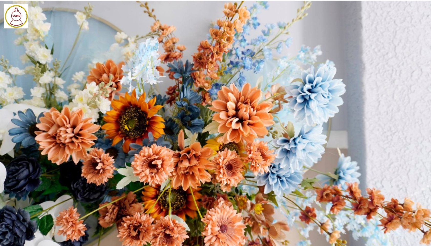 Chùm hoa 2 màu trang trí không gian đẹp