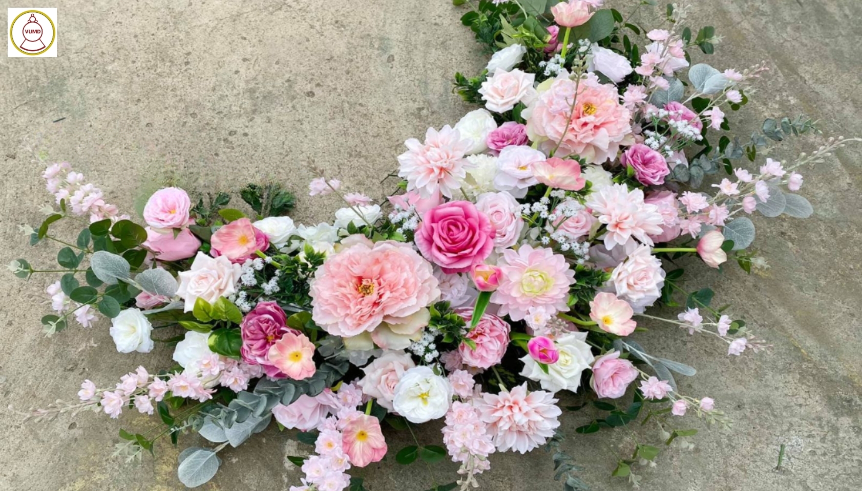 Hoa trang trí xe cưới hồng dâu