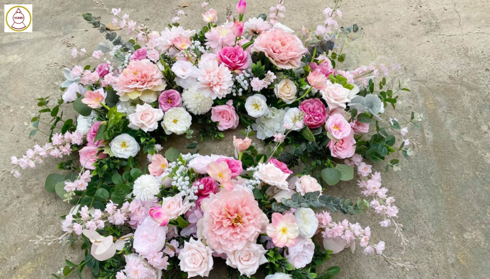 Hoa trang trí xe cưới hồng dâu