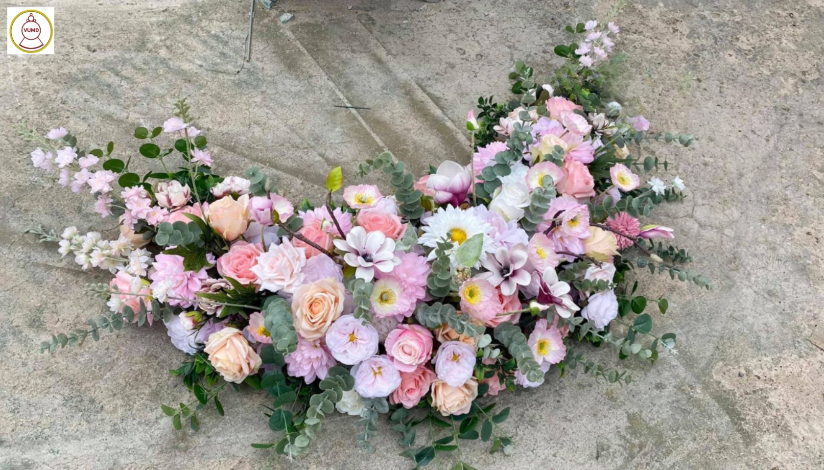 Hoa trang trí xe cưới cao cấp 2024