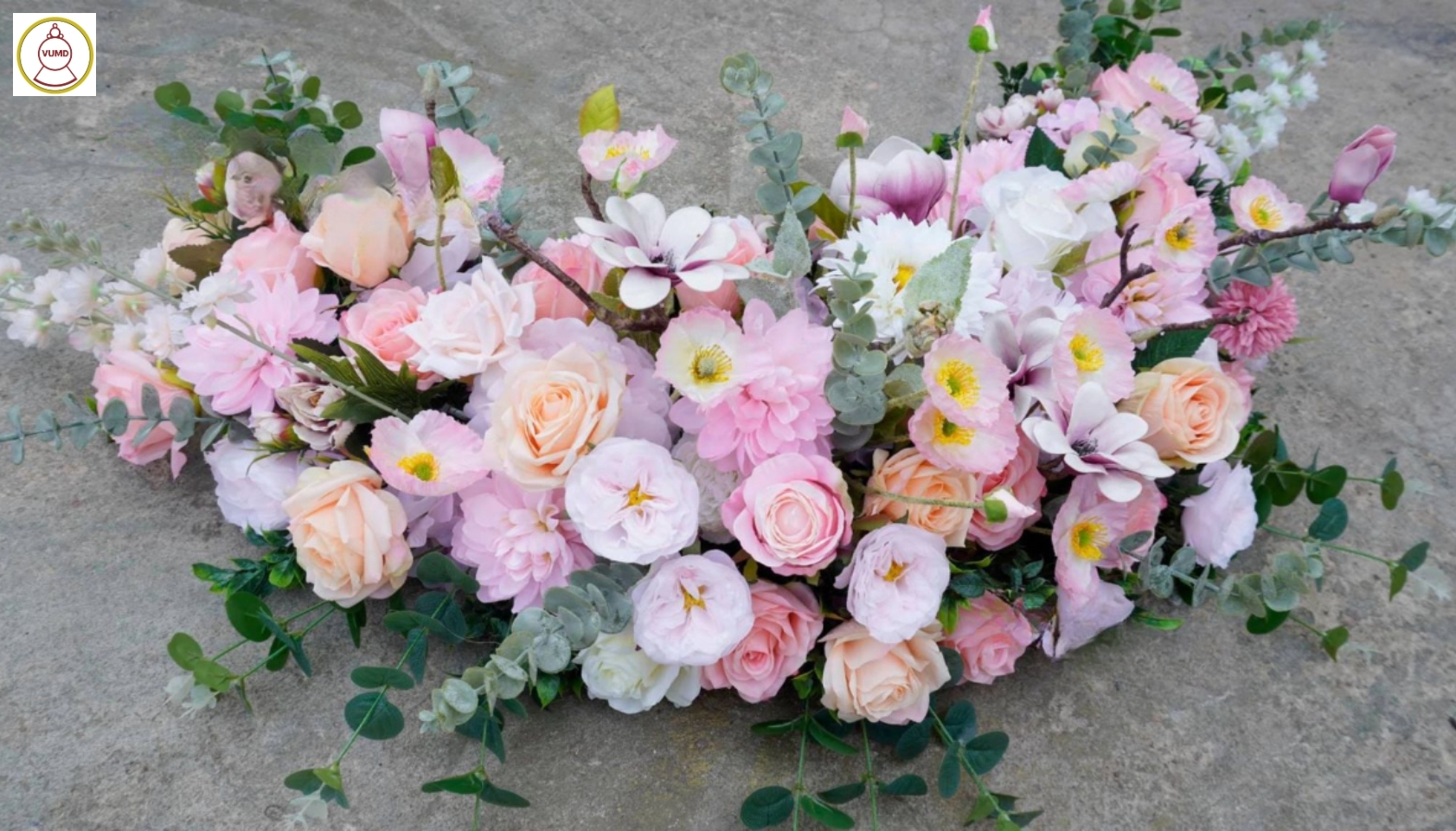 Hoa trang trí xe cưới cao cấp 2024