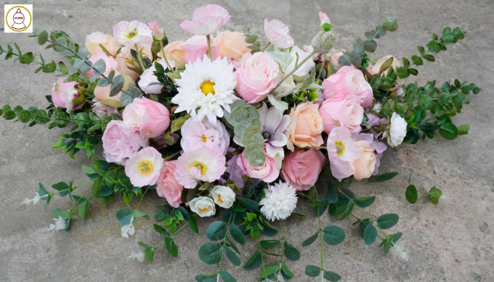 Hoa trang trí xe cưới cao cấp 2024