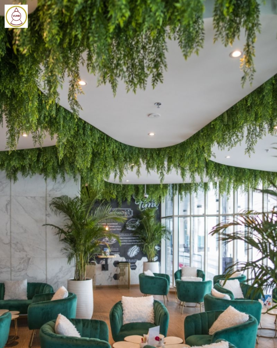 Trần cỏ trang trí quán cafe