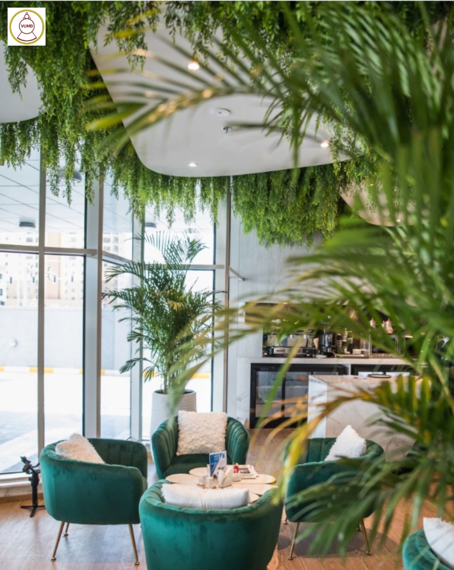 Trần cỏ trang trí quán cafe