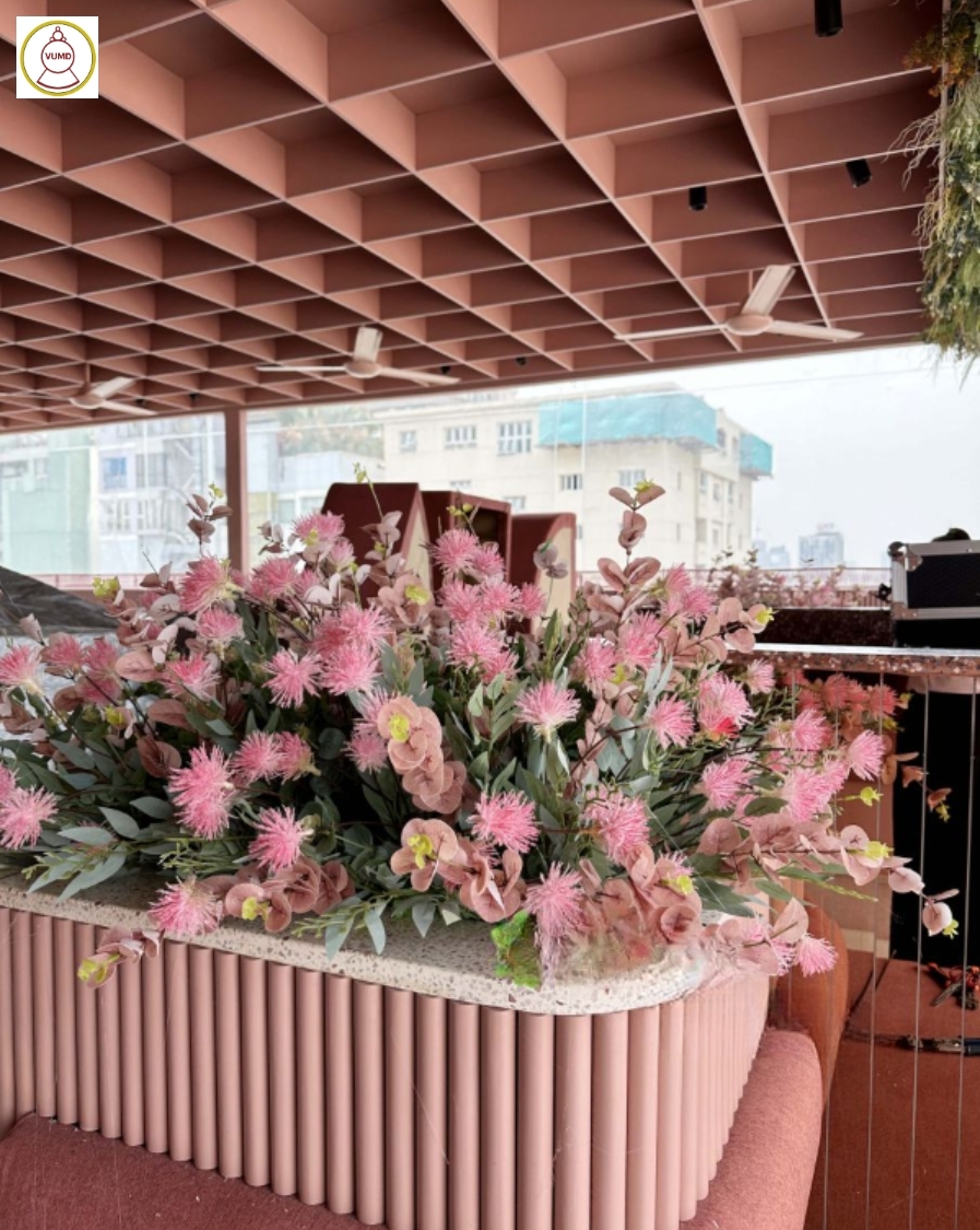 Bồn hoa trang trí quán cafe style hồng