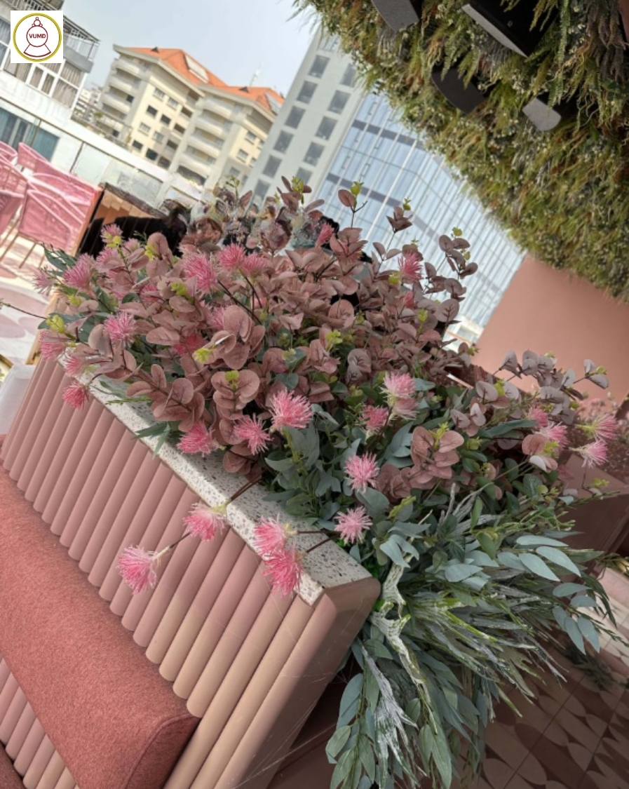 Bồn hoa trang trí quán cafe style hồng