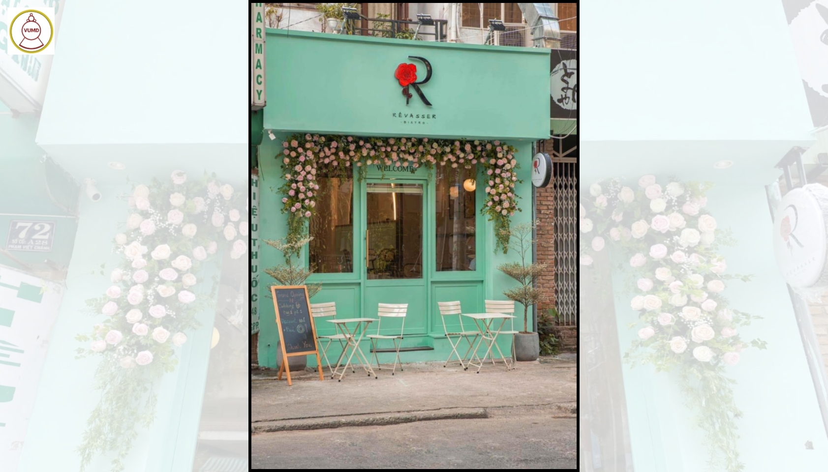 Mảng hoa lụa trang trí quán cafe