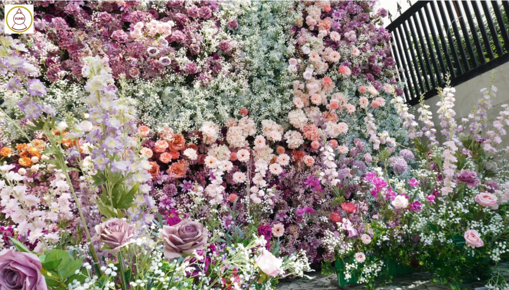 Vách hoa lụa trang trí cao cấp