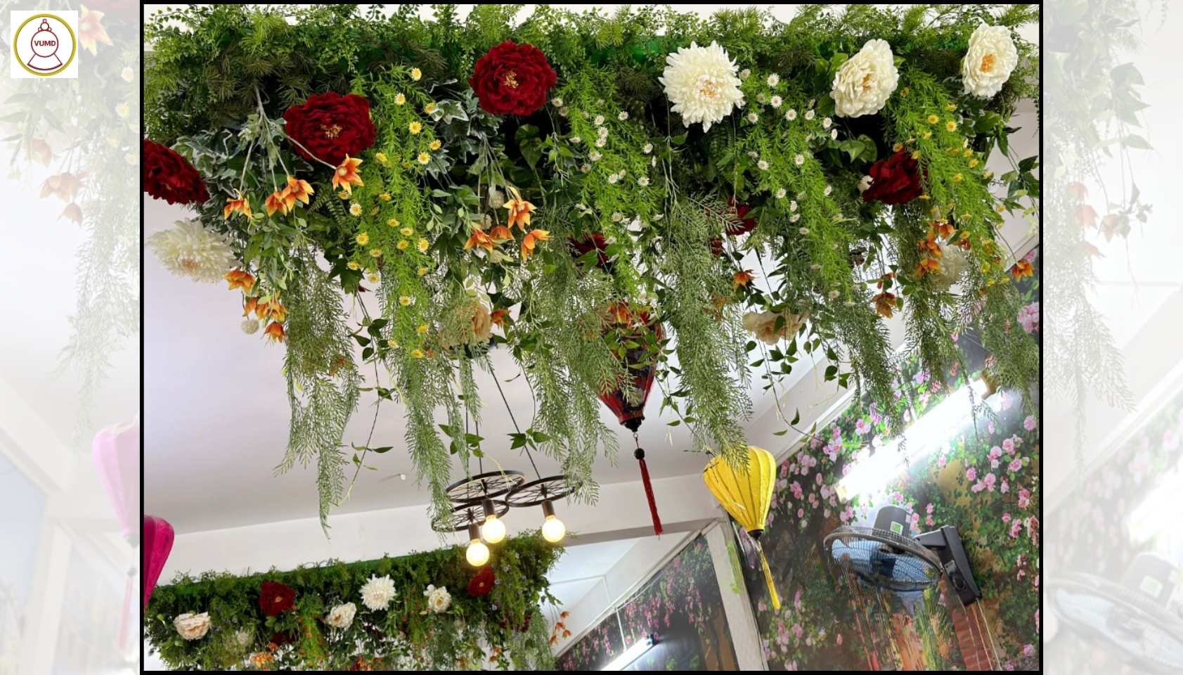 Hoa lá nhân tạo trang trí trần nhà