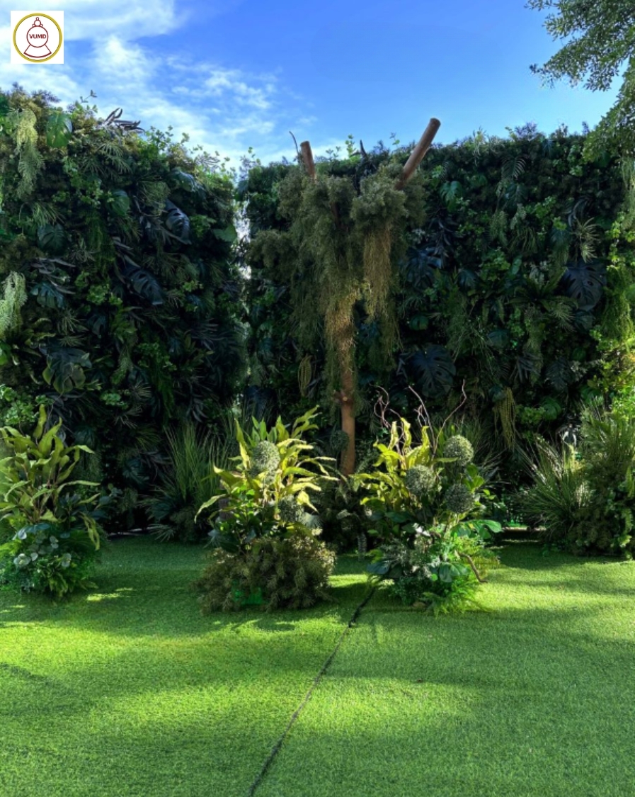 Vách cỏ lá nhân tạo