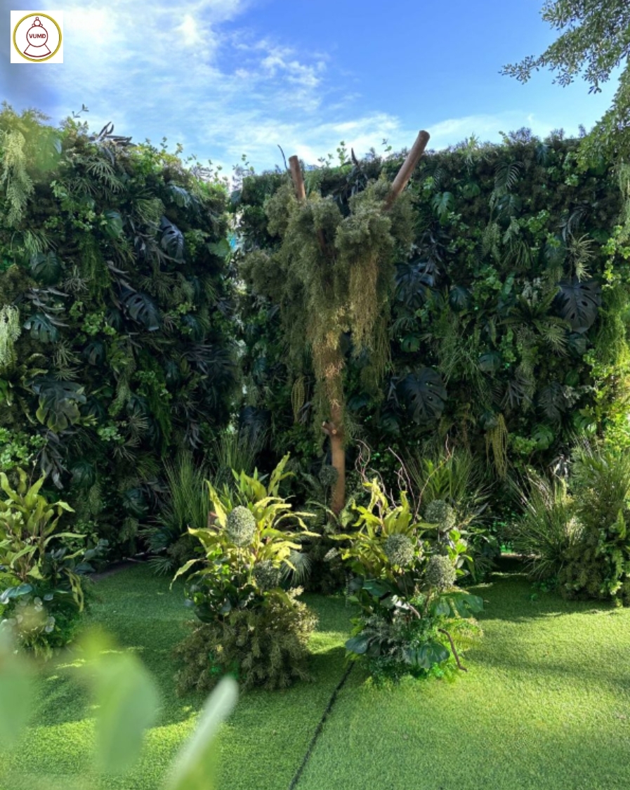 Vách cỏ lá nhân tạo