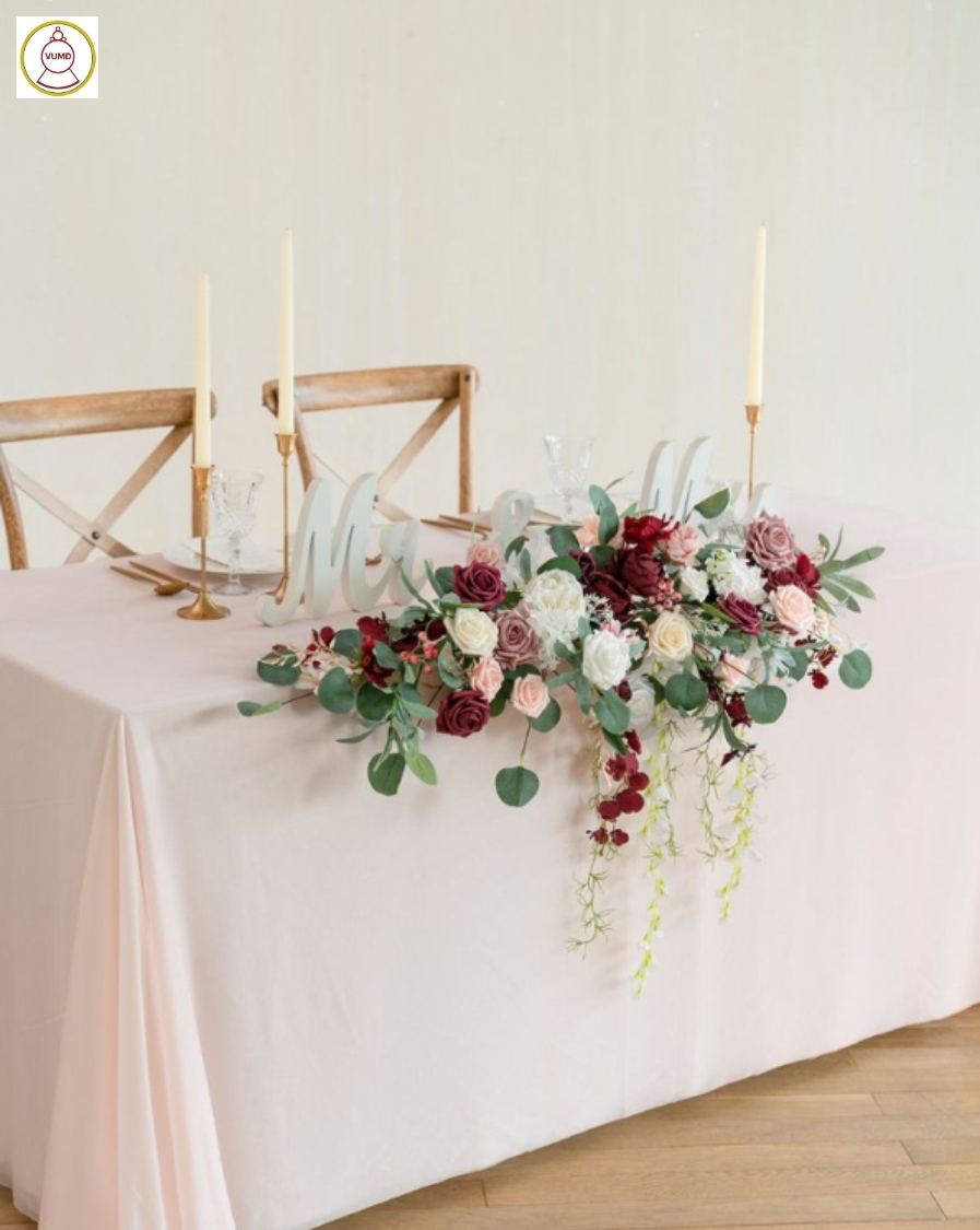 Hoa trang trí bàn Gallary đỏ đô