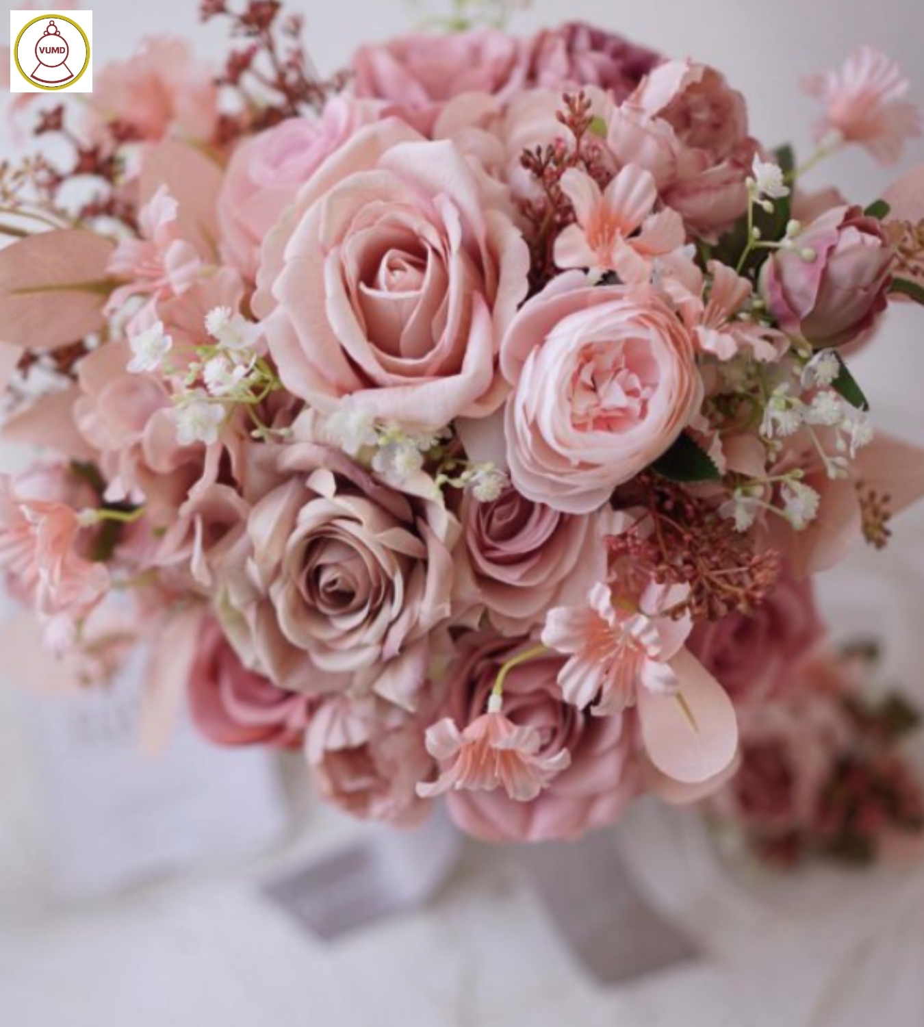 Hoa cô dâu cầm tay hồng nude