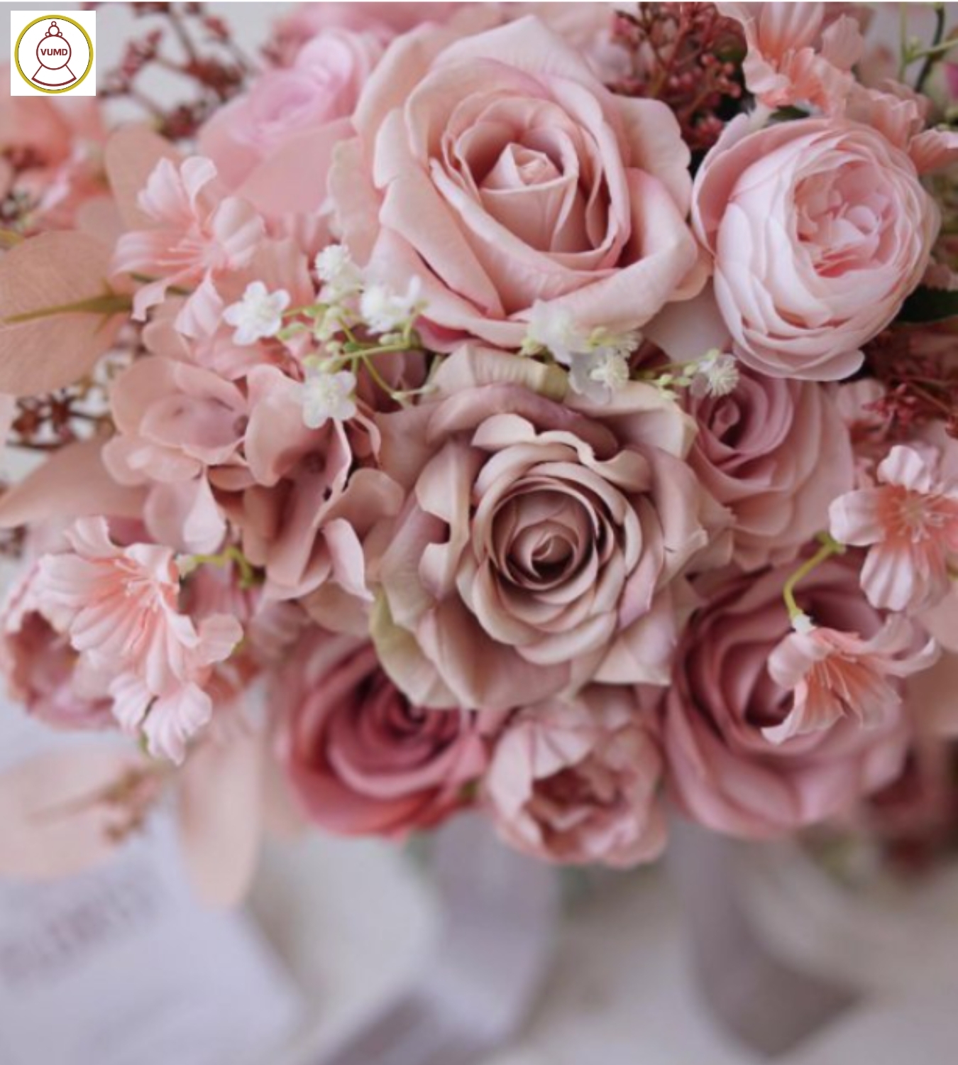 Hoa cô dâu cầm tay hồng nude