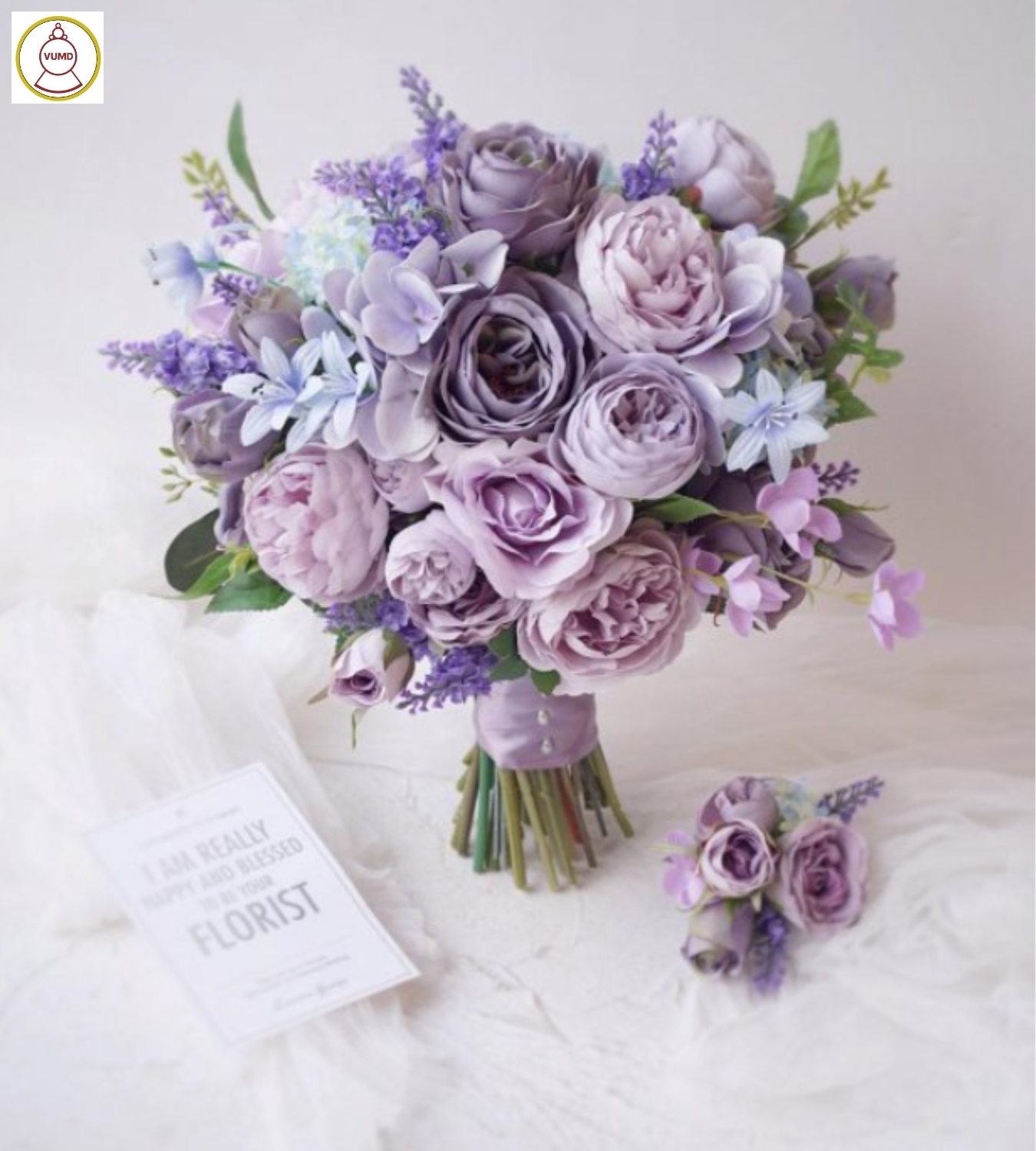 Hoa cô dâu cầm tay tím mộng mơ