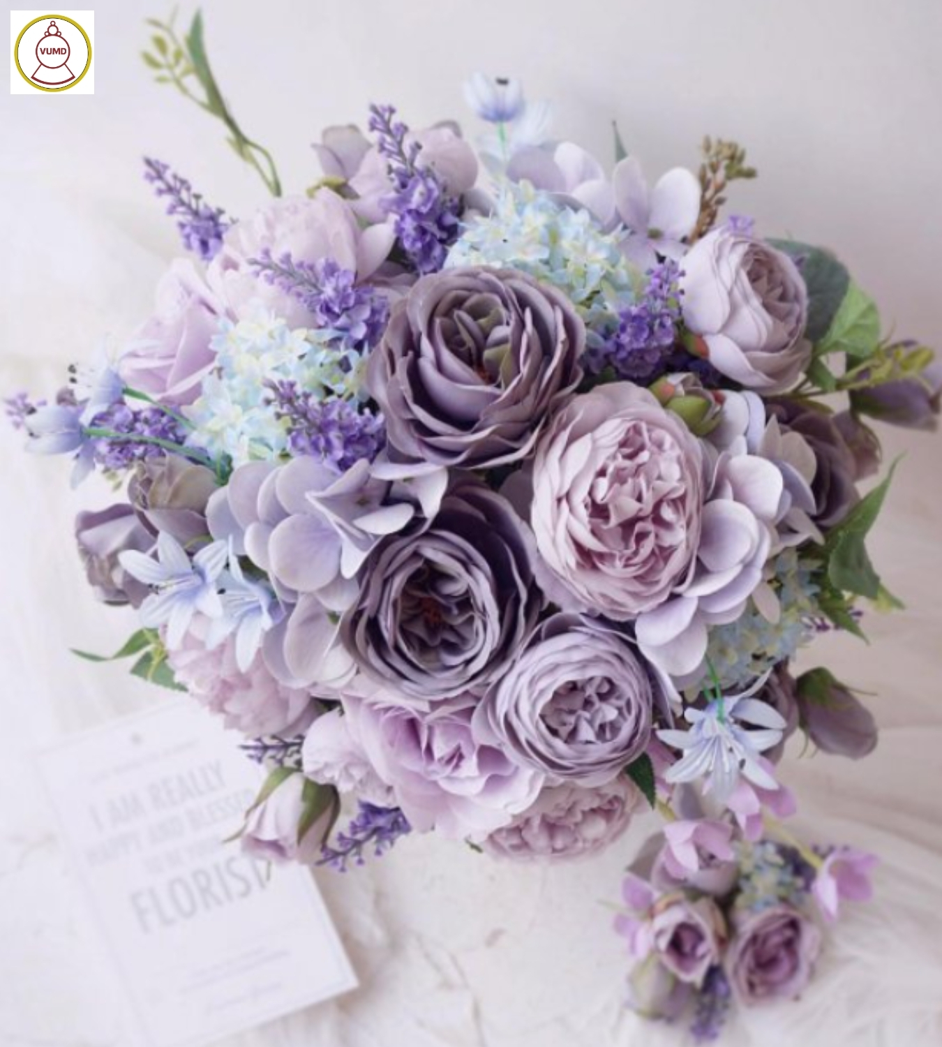 Hoa cô dâu cầm tay tím mộng mơ