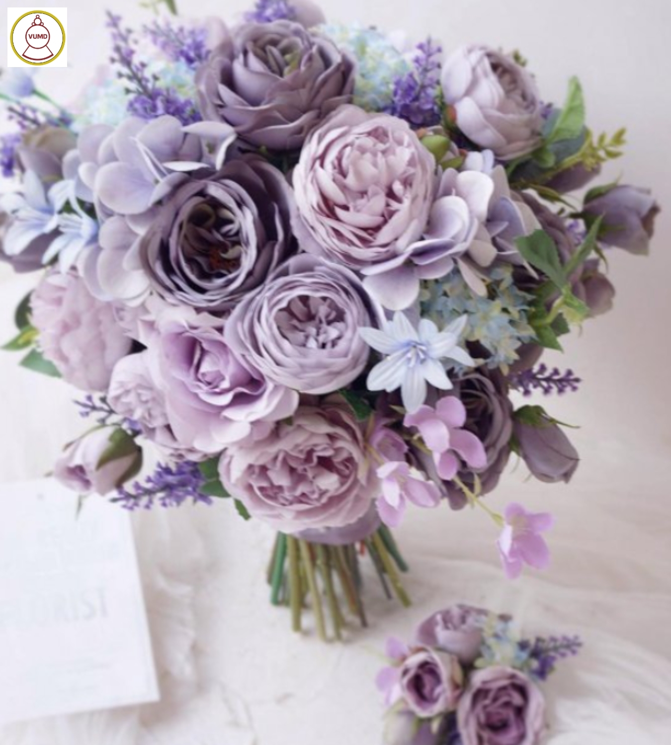 Hoa cô dâu cầm tay tím mộng mơ