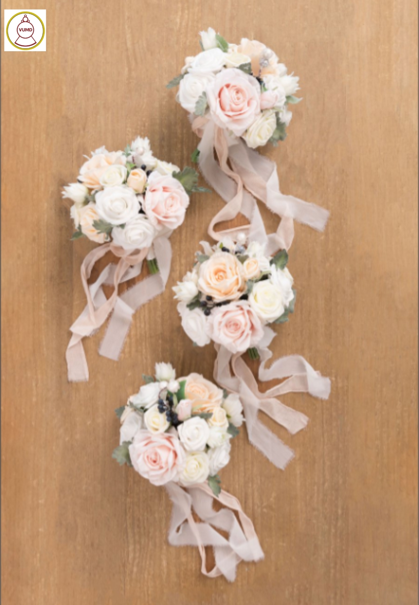 Hoa cô dâu tông trắng kem