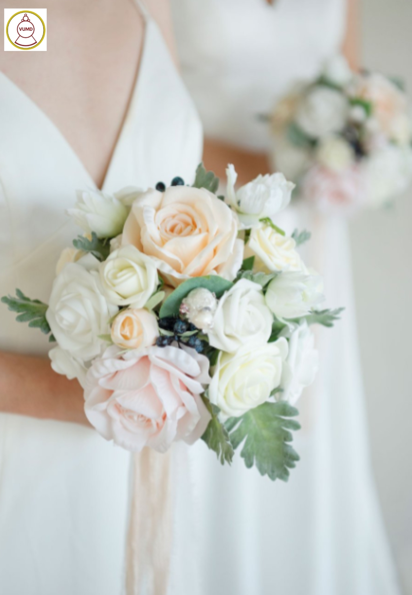 Hoa cô dâu tông trắng kem