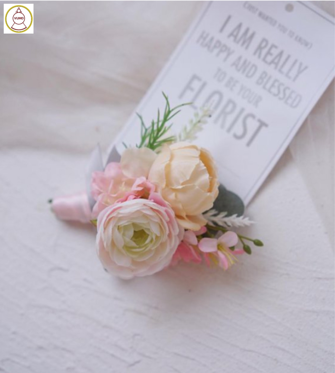 Hoa cô dâu tông hồng phấn điểm lá xanh