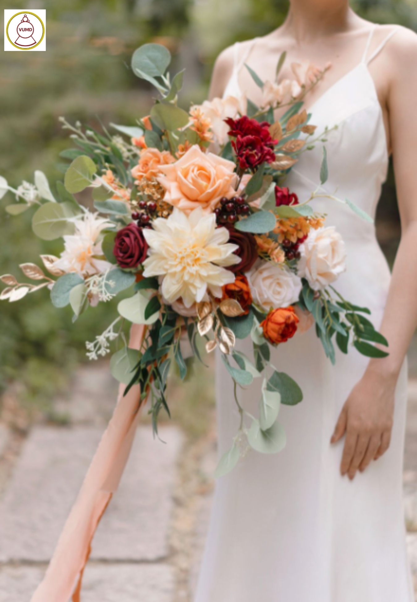 Hoa cô dâu tông đỏ kem