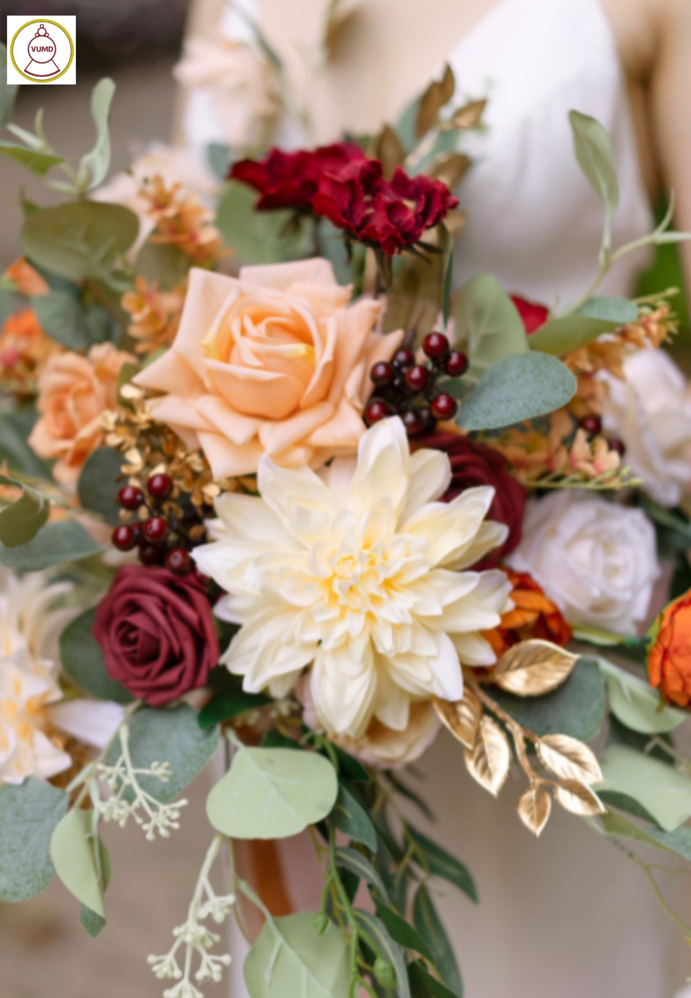 Hoa cô dâu tông đỏ kem