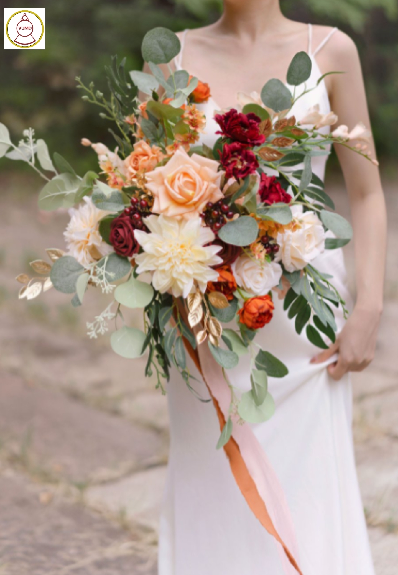 Hoa cô dâu tông đỏ kem