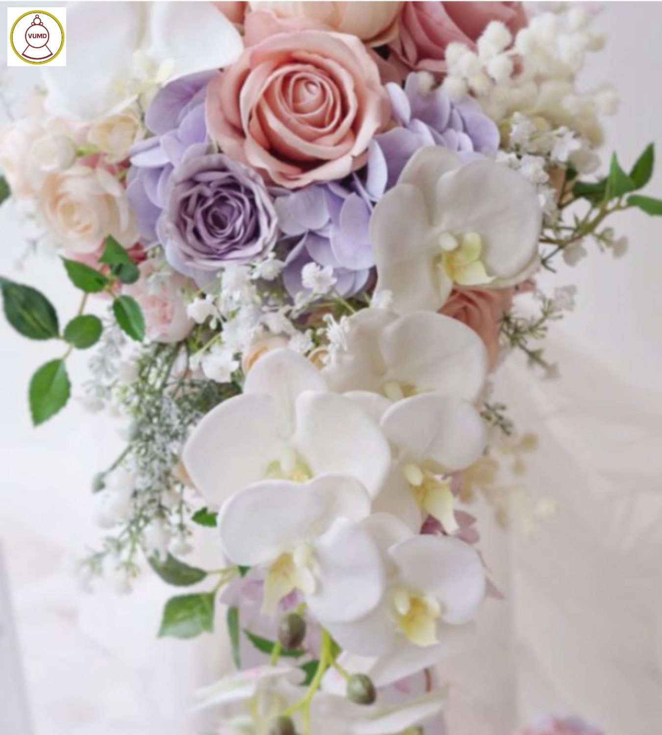 Hoa cô dâu cầm tay dáng dài