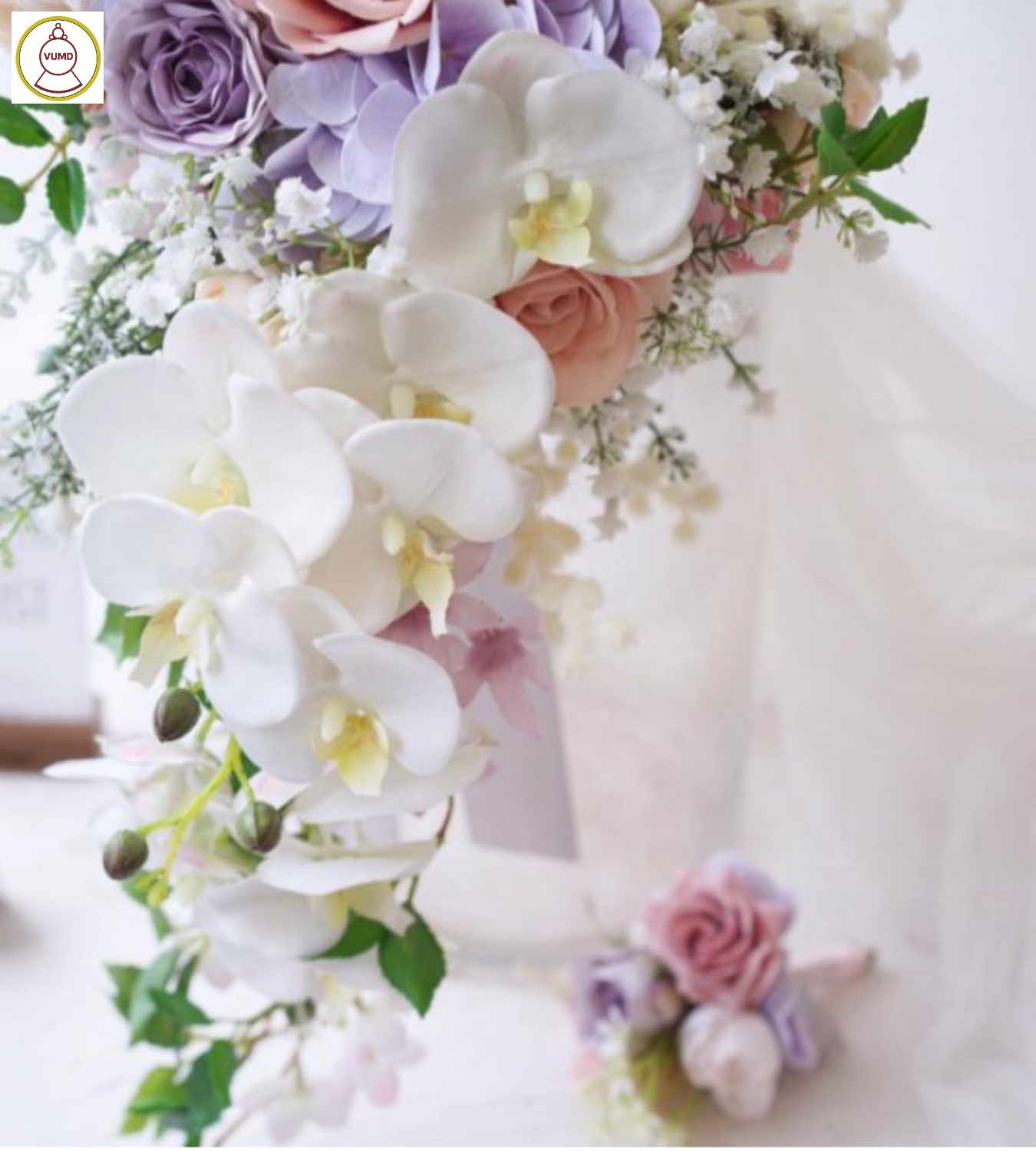 Hoa cô dâu cầm tay dáng dài