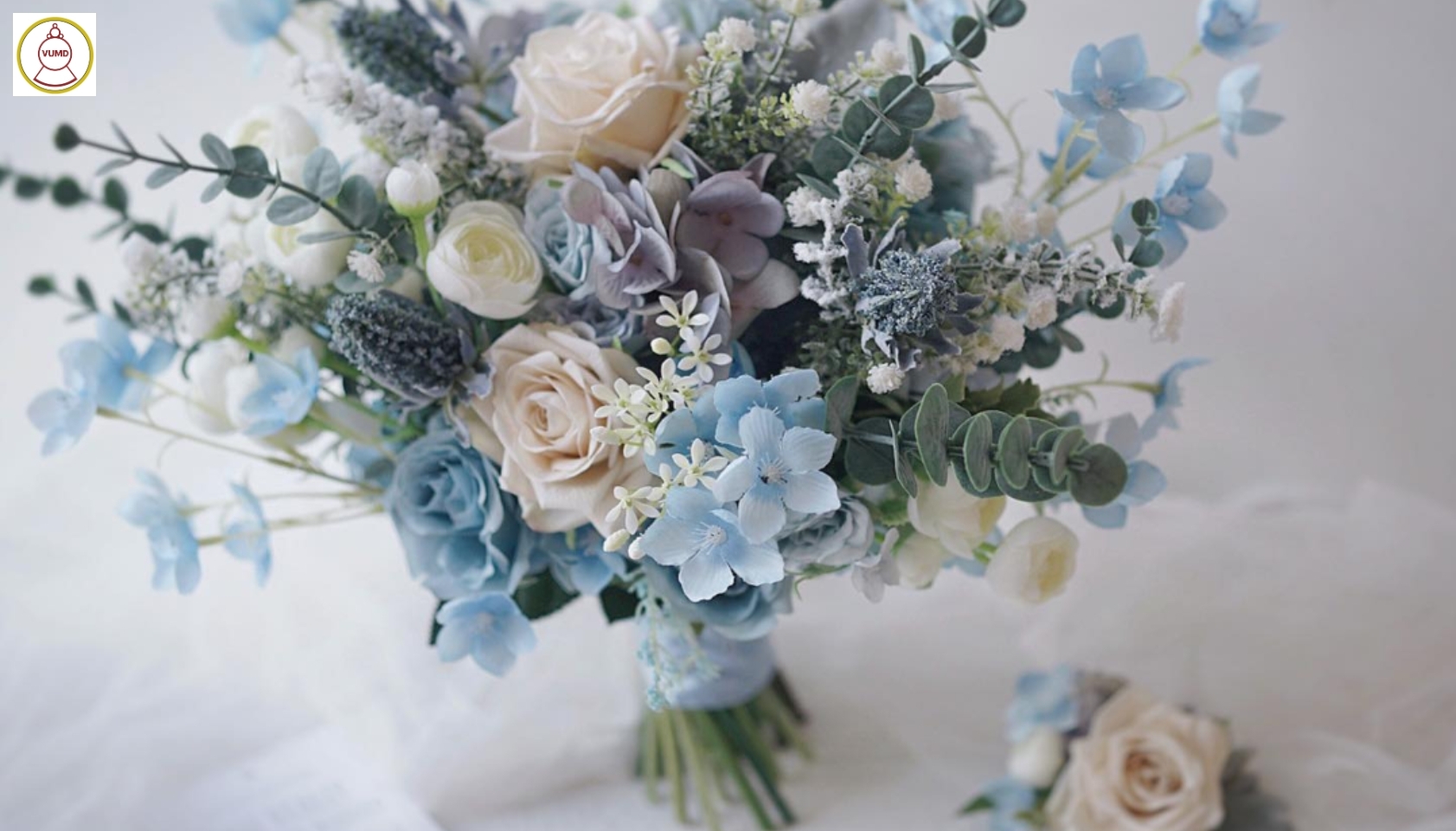 Hoa cô dâu cầm tay xanh dương