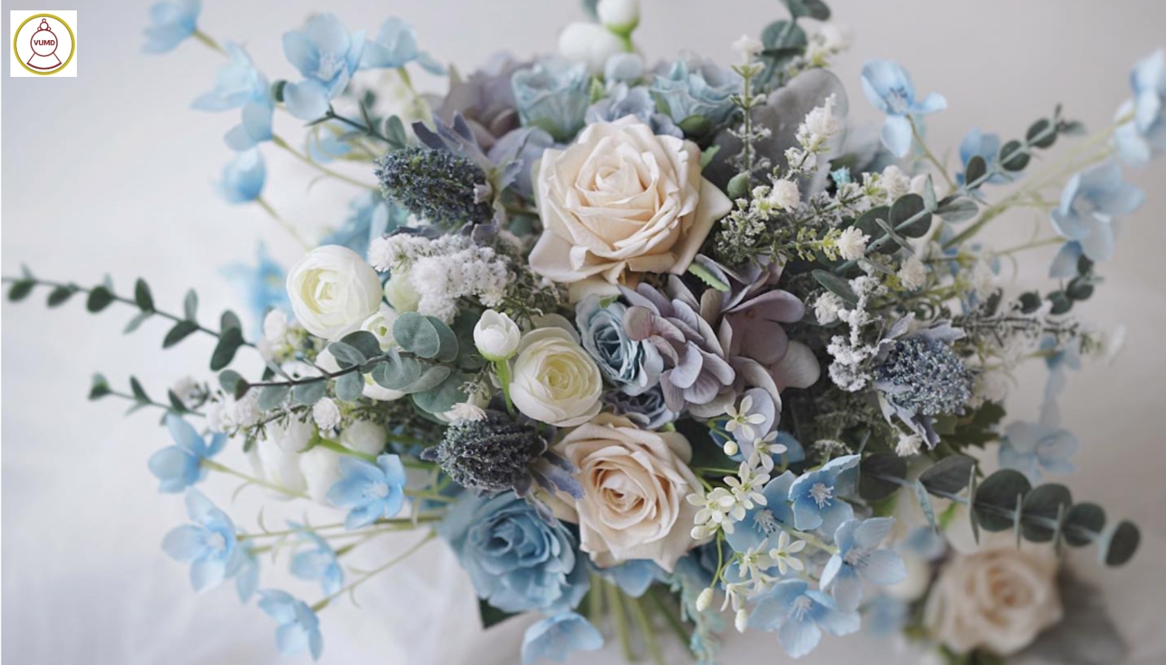 Hoa cô dâu cầm tay xanh dương